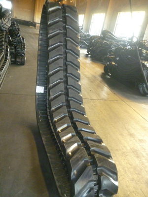 450x81.5x76 Tracce di gomma per escavatori con passo di 81,5 mm